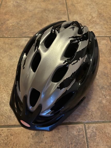 Cykelhjälm svart/silver