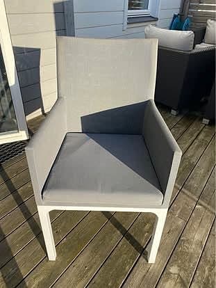 Matgrupp utebord med glasbordsskiva och 4 stolar vit grå