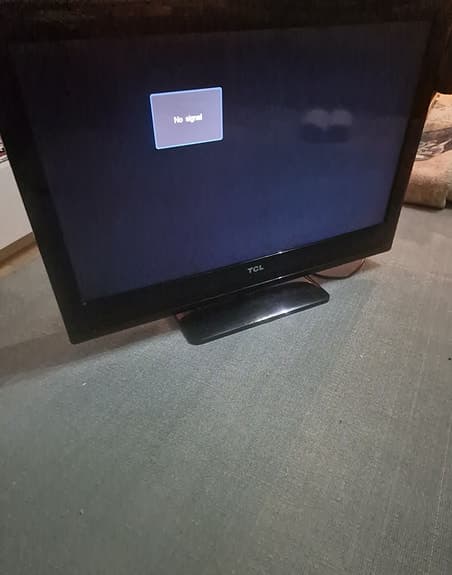 TCL 32" TV
