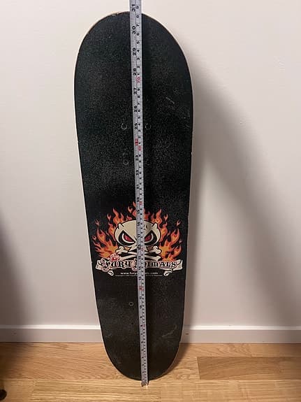 Nixor  Fury  originals skateboard med flammor och dödskallemotiv