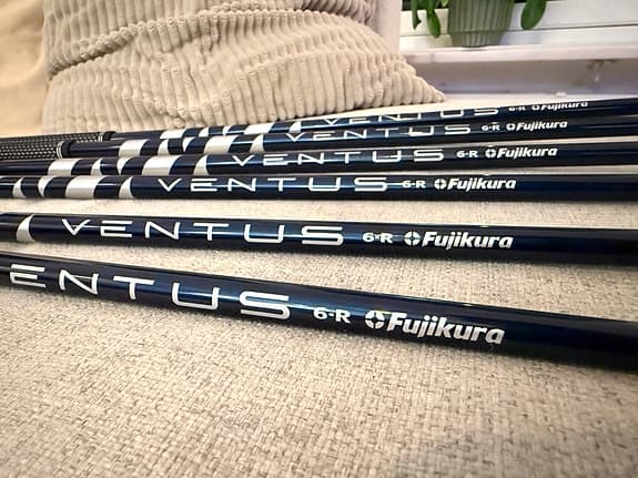 TaylorMade SIM2 Max järnset 5–PW – Ventus 6R – fint skick