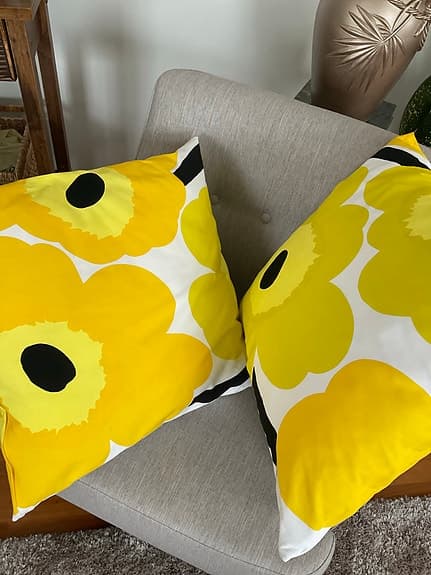 Marimekko kuddfodral gulvit blommig