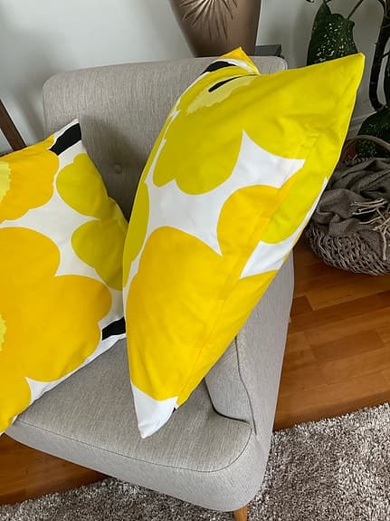 Marimekko kuddfodral gulvit blommig