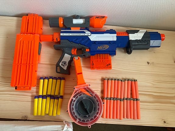 Nerf leksaksgevär med tillbehör
