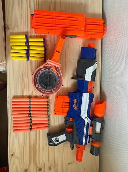 Nerf leksaksgevär med tillbehör