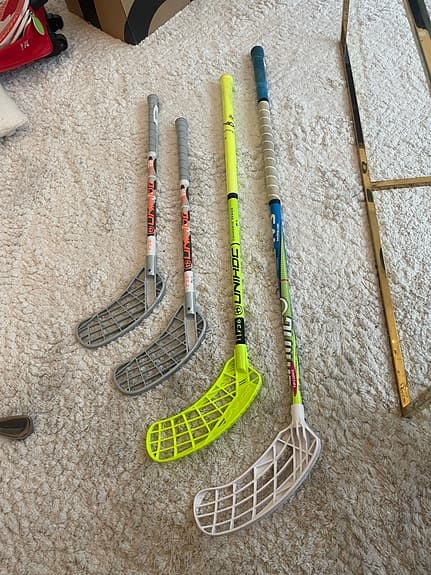 Unihoc innebandyklubbor blandade modeller flerfärgade