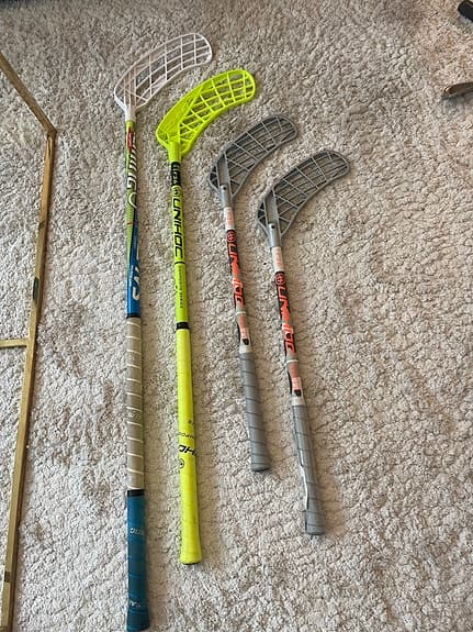 Unihoc innebandyklubbor blandade modeller flerfärgade