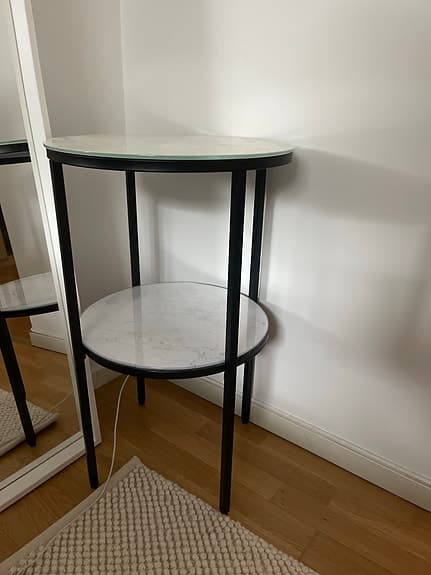 Elegant nyttskick sängbord/soffbord