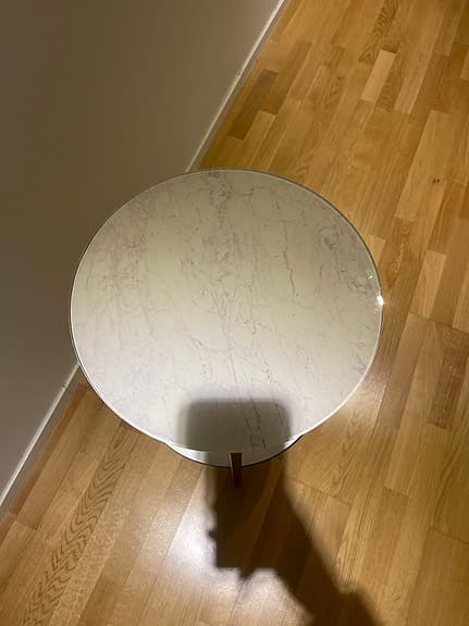 Elegant nyttskick sängbord/soffbord