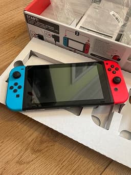 Nintendo Switch spelkonsol neon röd/blå