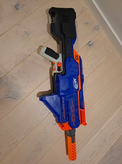Nerf N-strike Elite motoriserad
