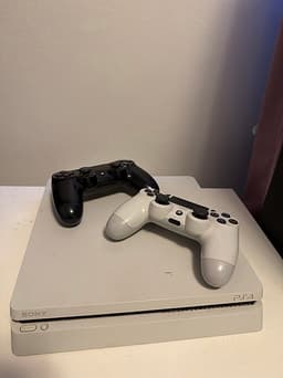 Sony Playstation 4 spelkonsol vit med två handkontroller