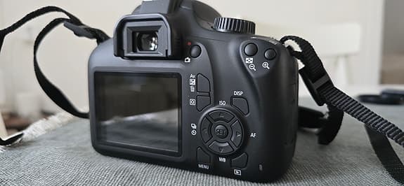 Canon EOS 4000D systemkamera – mycket fint skick + tillbehör