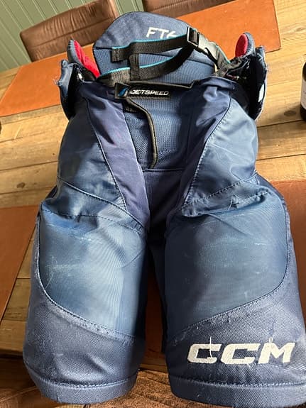 CCM JetSpeed FT6 hockeybyxor junior large blå