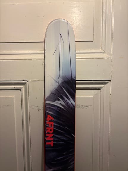 Skidor 4frnt Raven med stighudar