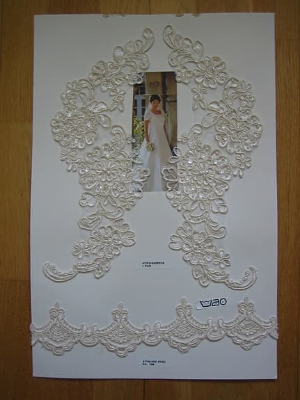 Brudklänning applikationer med pärlor beige visningsexemplar