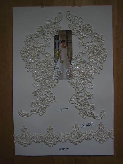 Brudklänning applikationer med pärlor beige visningsexemplar