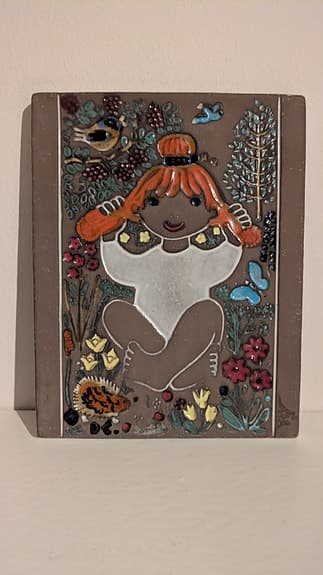 Keramiktavla “Linda” – Upsala-Ekeby, Dorothy Clough (1969–1973)