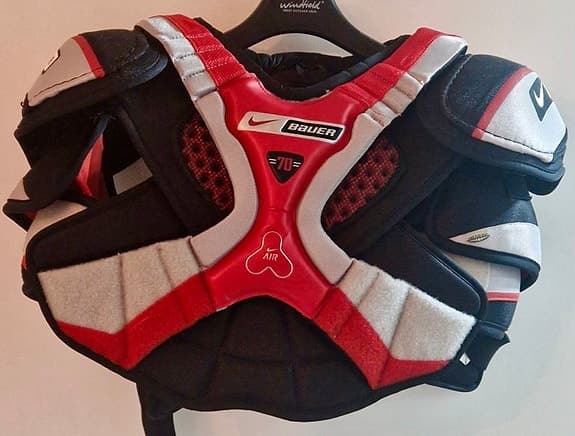 Nike Bauer axelskydd ishockey senior stl. L (5)