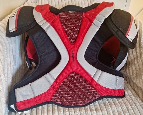 Nike Bauer axelskydd ishockey senior stl. L (5)