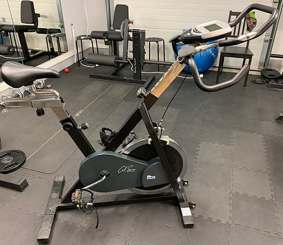 Motionscykel spinningcykel från Carl Lewis med display