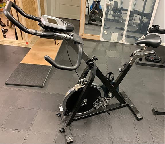 Motionscykel spinningcykel från Carl Lewis med display