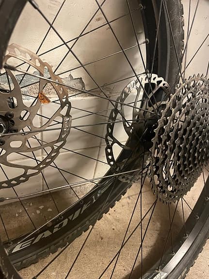 Cykelhjul set med kassett och skivor