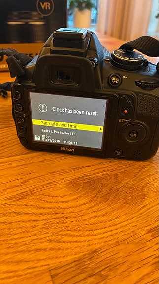 Nikon D3100 + 18–55mm VR – sparsamt använd