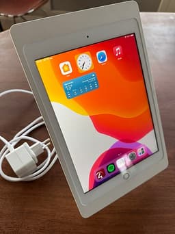 iPad 10" 5th gen inkl iPort Luxe