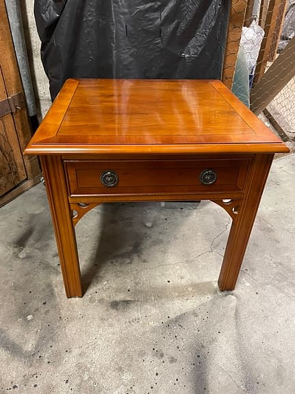 2 st Sängbord/sidobord Engelsk stil