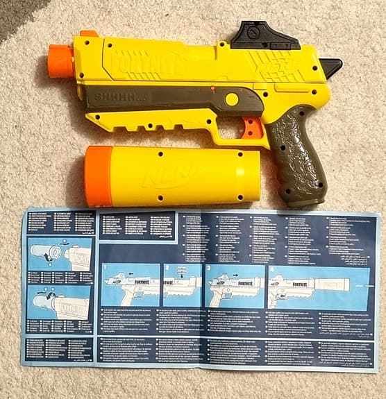 Nerf Fortnite SP-L “Shhh” – Gul mjukpilspistol med ljuddämpare