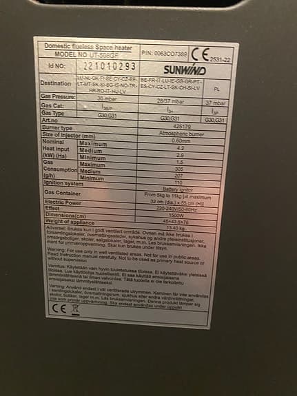 Sunwind gasolkamin svart med elfläkt 4,2 kw