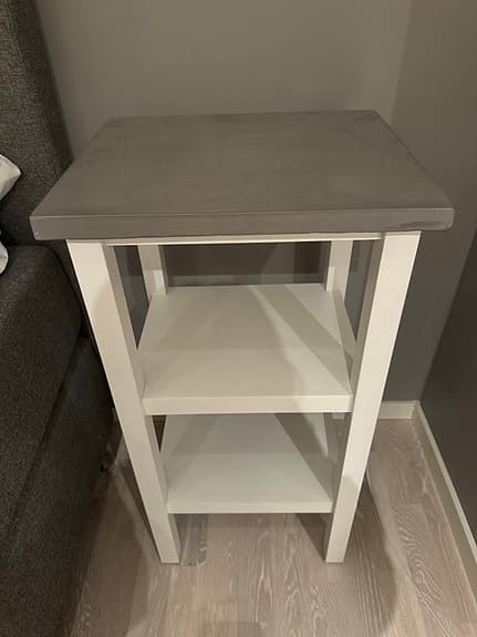 Sängbord från Mio men stenskiva