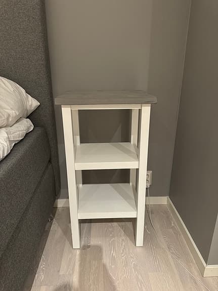 Sängbord från Mio men stenskiva