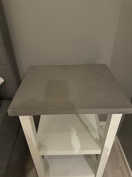 Sängbord från Mio men stenskiva