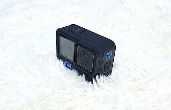 GoPro HERO 10 Black + extra batterier och tillbehör (i toppskick)