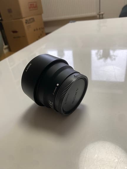 Sony FE 50mm f/1.8 E-mount – fint skick