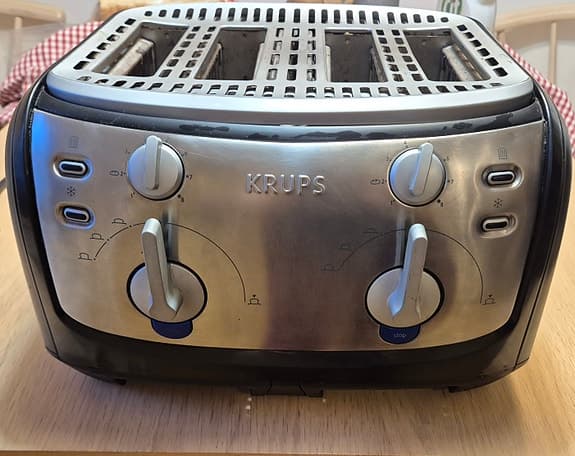 Krups brödrost för 4 brödskivor.