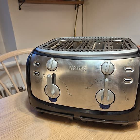 Krups brödrost för 4 brödskivor.