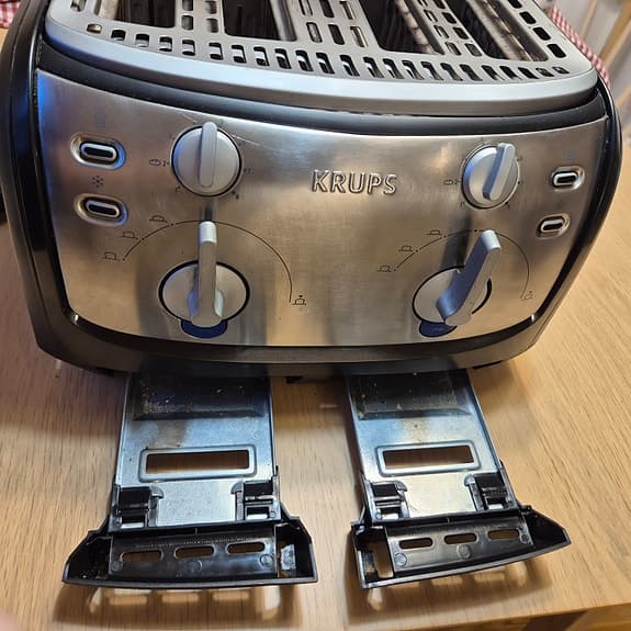 Krups brödrost för 4 brödskivor.