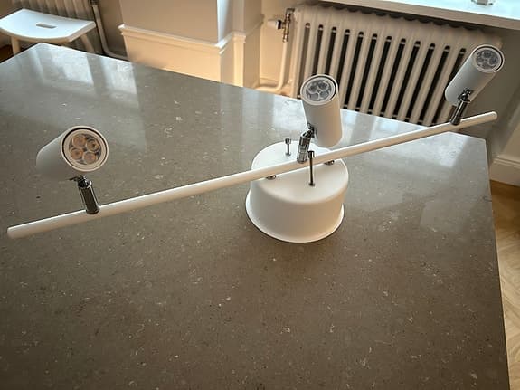 2 st Belid spotlights dimbara vita med 3 lamphuvuden / ljuskällor