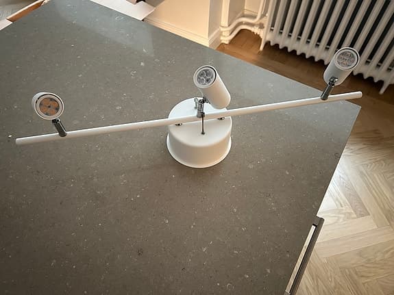 2 st Belid spotlights dimbara vita med 3 lamphuvuden / ljuskällor