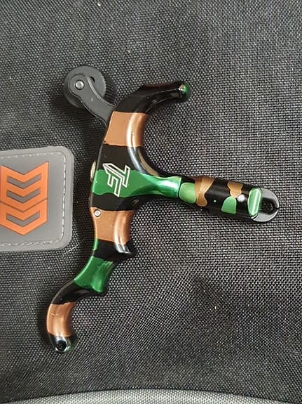 PSE UPRISING 50lb compound bow + Tru-fire Edge release 4-finger. MM.