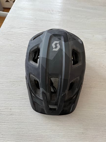 Cykelhjälm svart scott