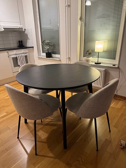 Köksbord Lisabo svart/askfaner 105 cm