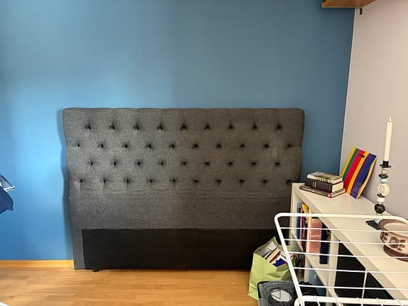 Mio sänggavel tyg grå
