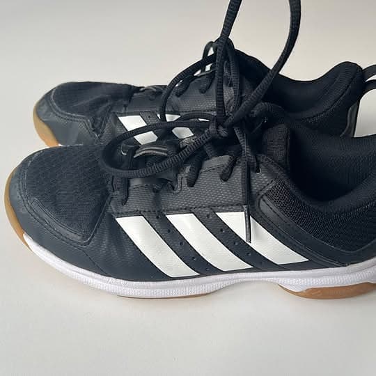 Adidas SPEEDCOURT INDOOR SKOR träningsskor svart/vit storlek 38