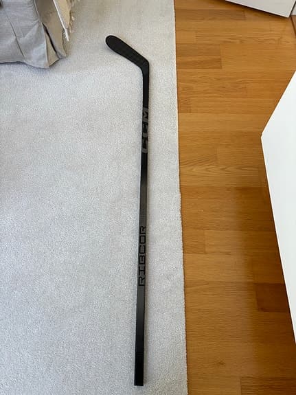 CCM Ribcor hockeyklubba 55 flex p28