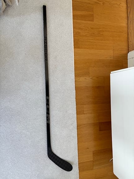 CCM Ribcor hockeyklubba 55 flex p28