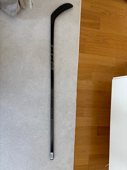 CCM Ribcor hockeyklubba 55 flex p28